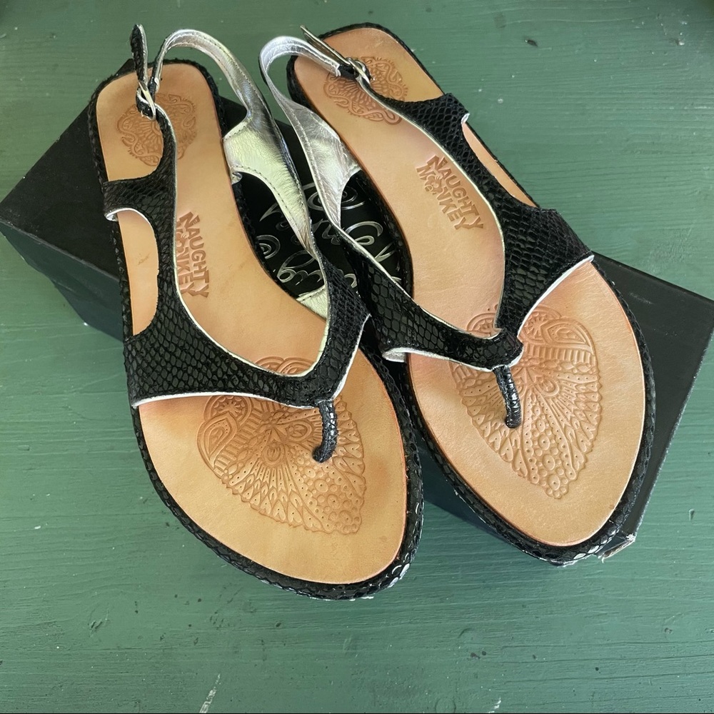 Naughty Monkey SZ 8.5 Sandals